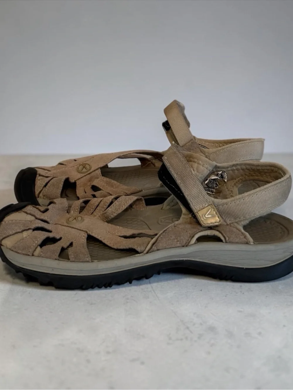 KEEN Rose Sandal Womens Size 8 Taupe Tan Suede Strappy Outdoor Hiking Comfort